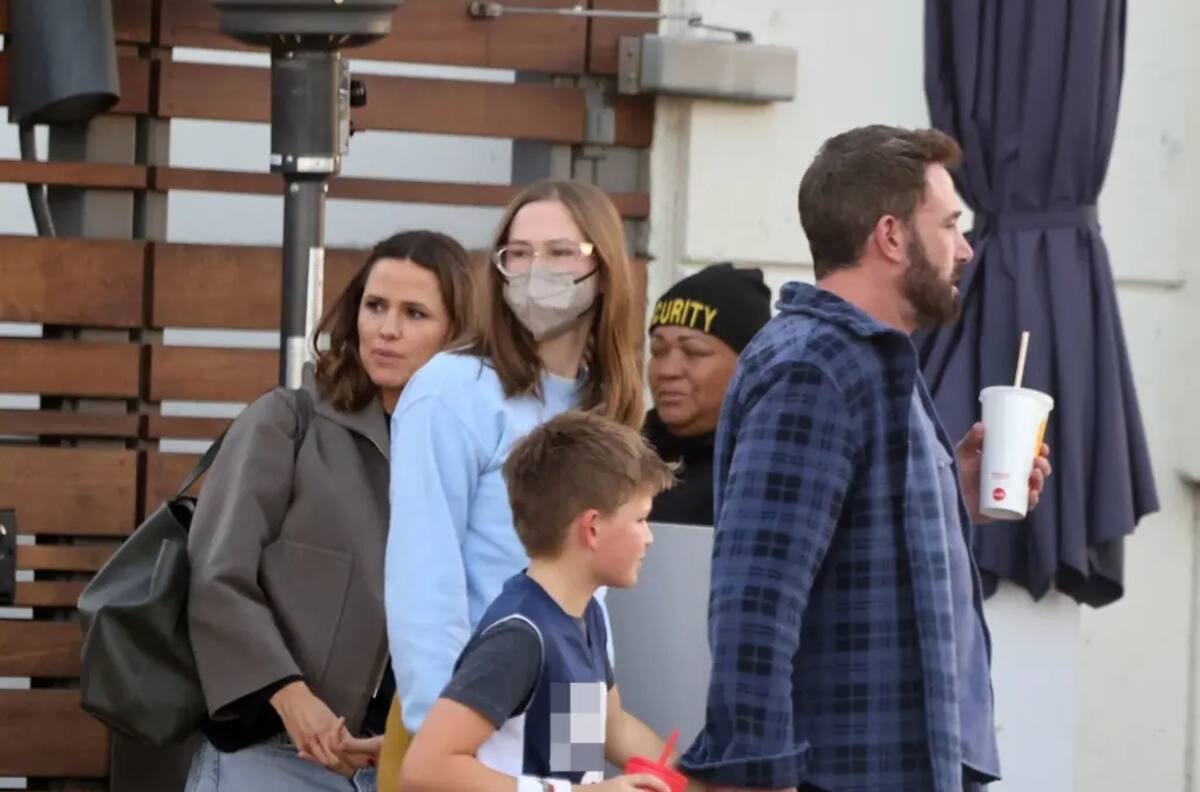 Ben Affleck y Jennifer Garner tienen extraño encuentro mientras veían un partido de su hijo