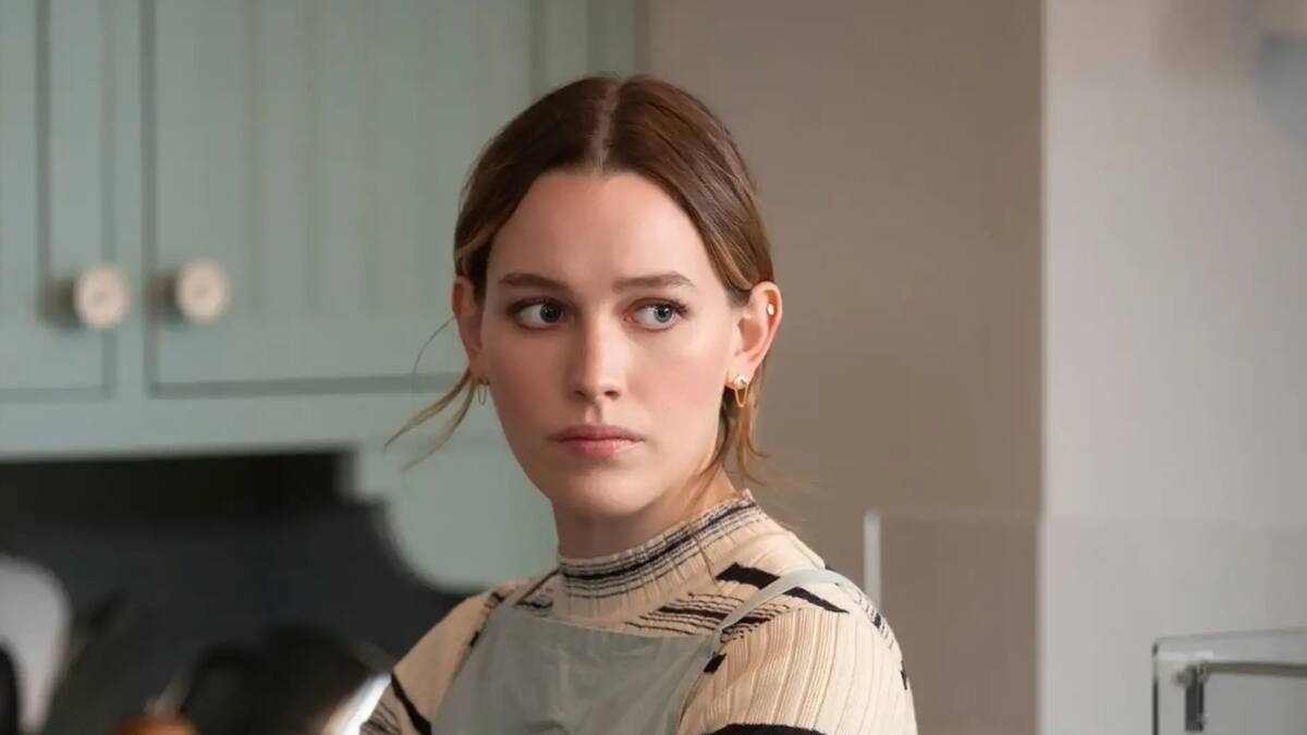 Victoria Pedretti reveló que reconocido actor la acosó con un comentario muy grosero