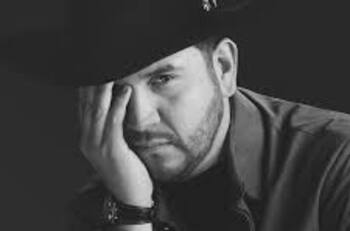 Critican a Edén Muñoz, ex vocalista de Calibre 50, por escribir una canción sobre Debanhi Escobar