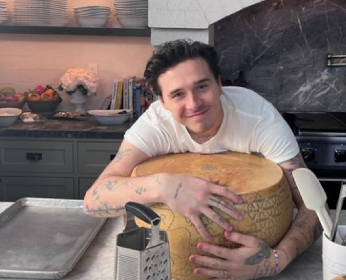 ¿Cuántas personas necesitas hacer un simple sándwich? Brooklyn Beckham requiere de "un ejército" - Créditos: Instagram