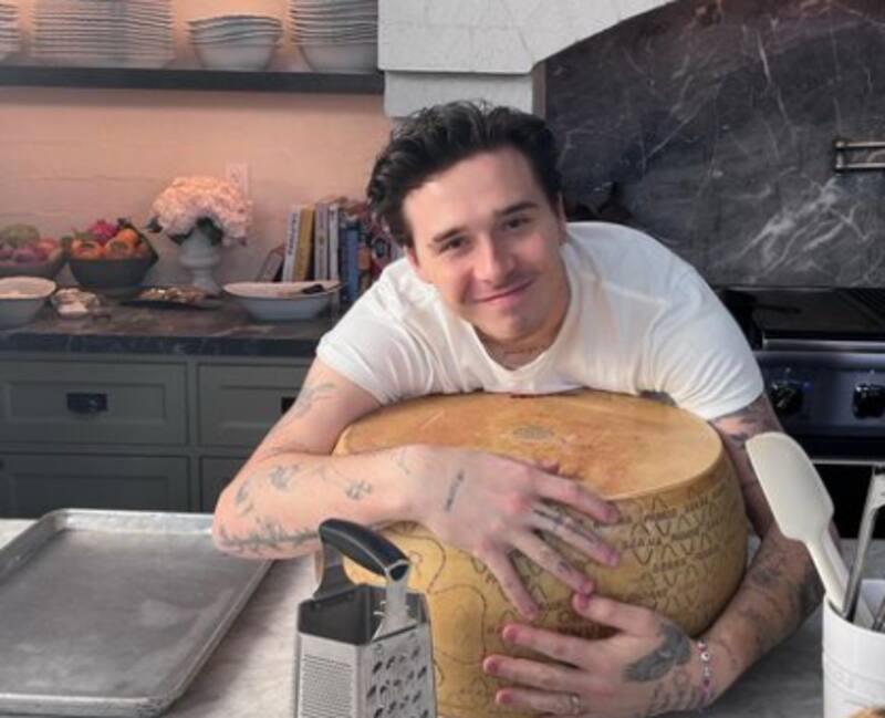 ¿Cuántas personas necesitas hacer un simple sándwich? Brooklyn Beckham requiere de "un ejército" - Créditos: Instagram