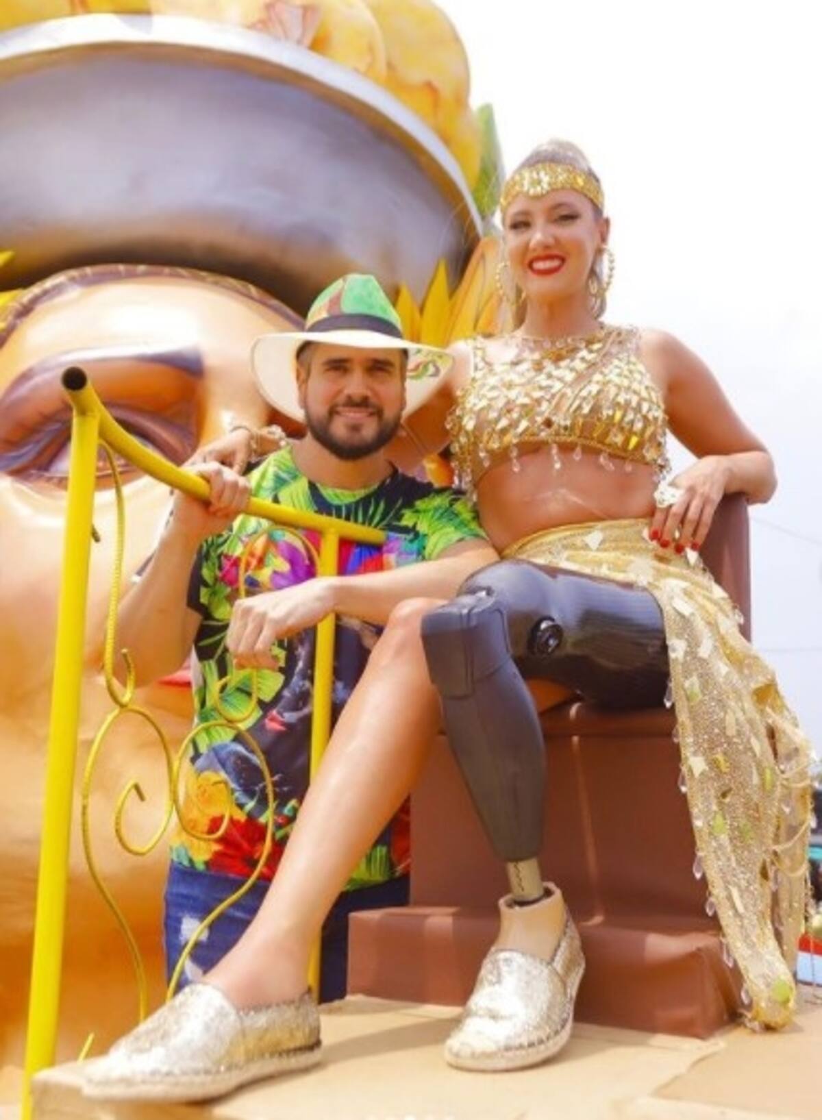 Daniella Álvarez deslumbra con su traje en carnaval y Daniel Arenas la secunda - Créditos: Instagram