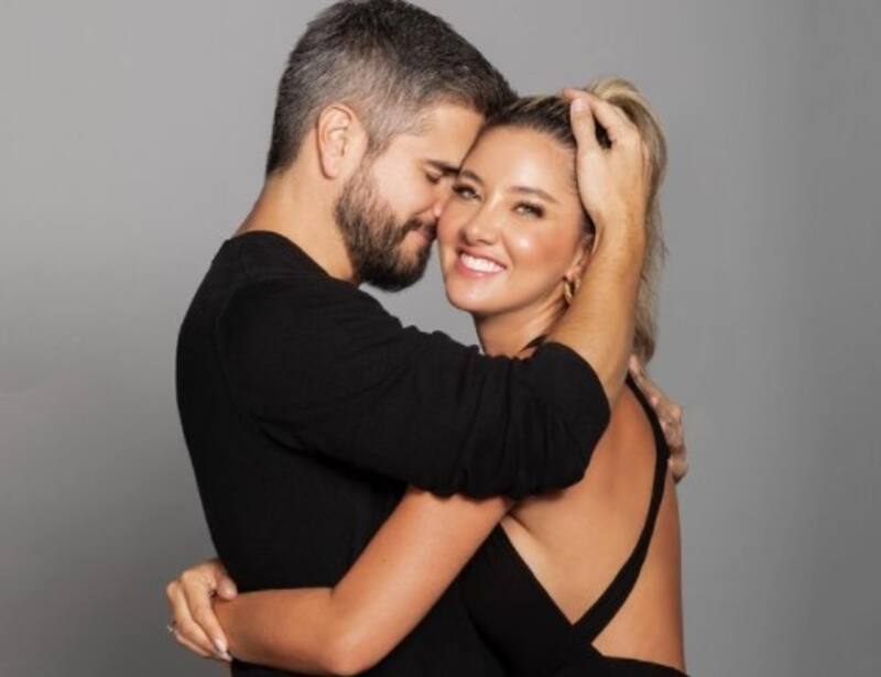 Daniella Álvarez y Daniel Arenas se dan un abrazo con muchos significados - Créditos: Instagram