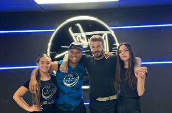 Victoria Beckham muestra lo habilidosa que es para bailar salsa y opaca a su esposo, David Beckham