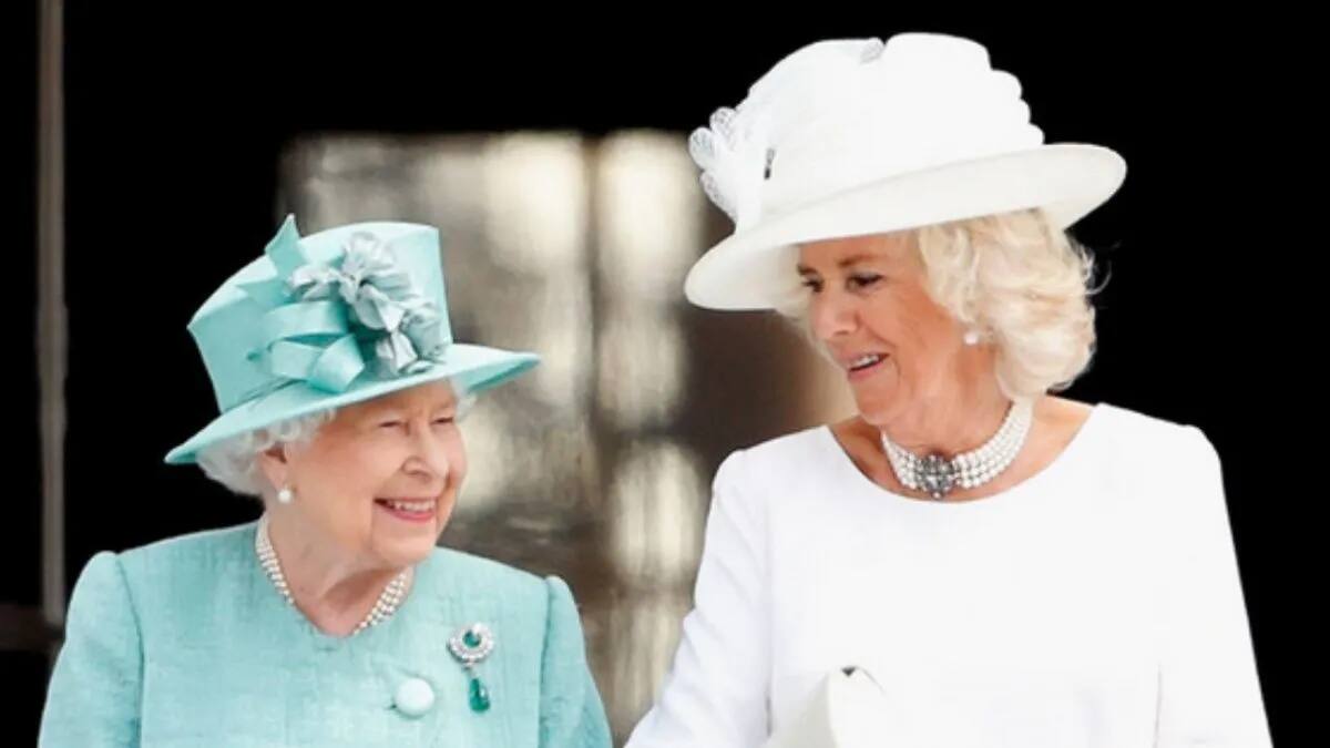 De esta manera la Reina Isabel II vengó a Lady Di en la boda de Carlos y Camila - Créditos: Instagram