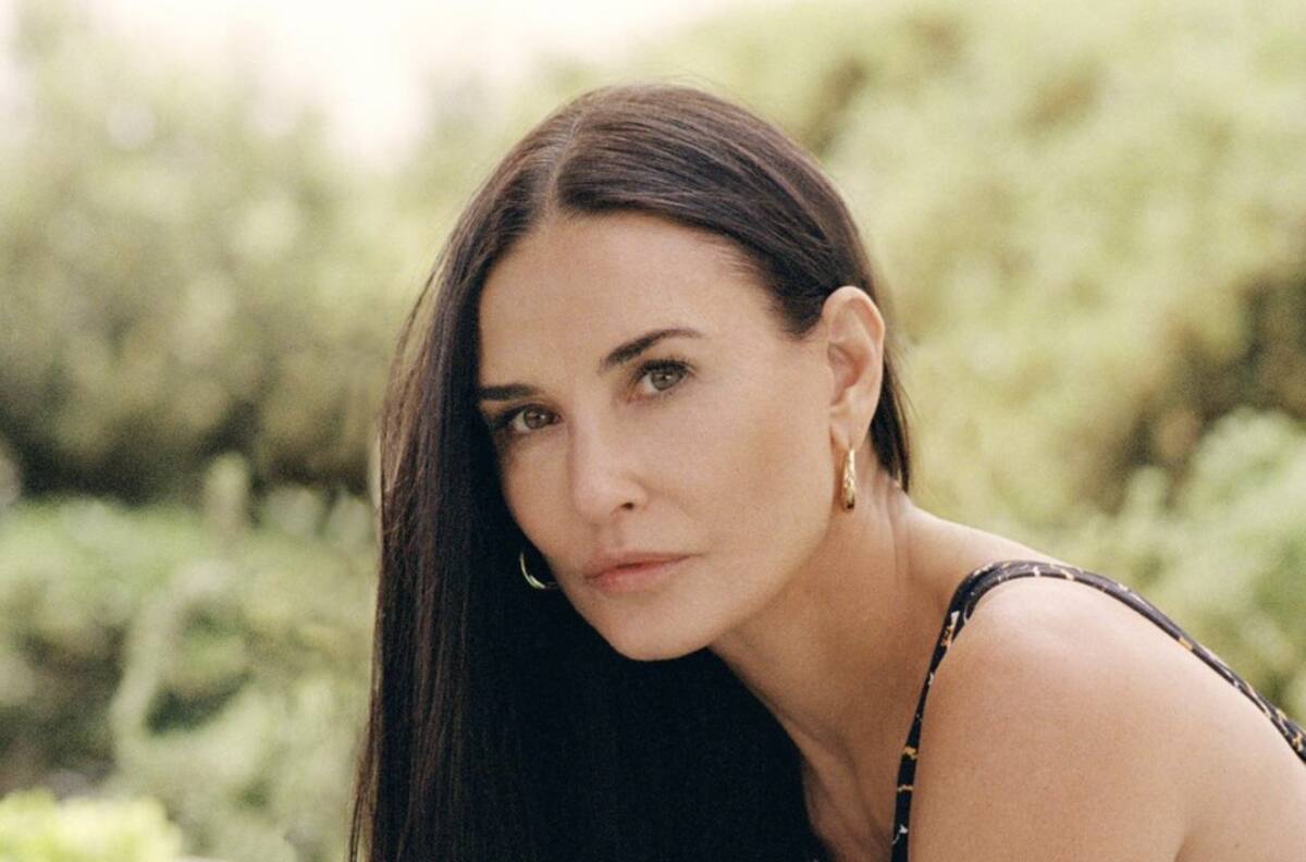 Demi Moore modela su propia línea de bikinis demostrando que está en su mejor momento