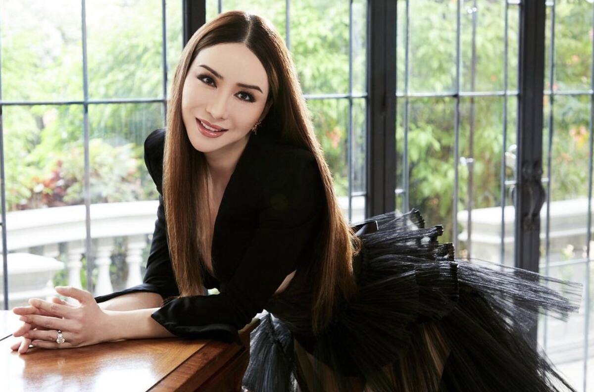 Dueña de Miss Universo confiesa que extraña a sus hijos mitad alemanes mientras está de gira