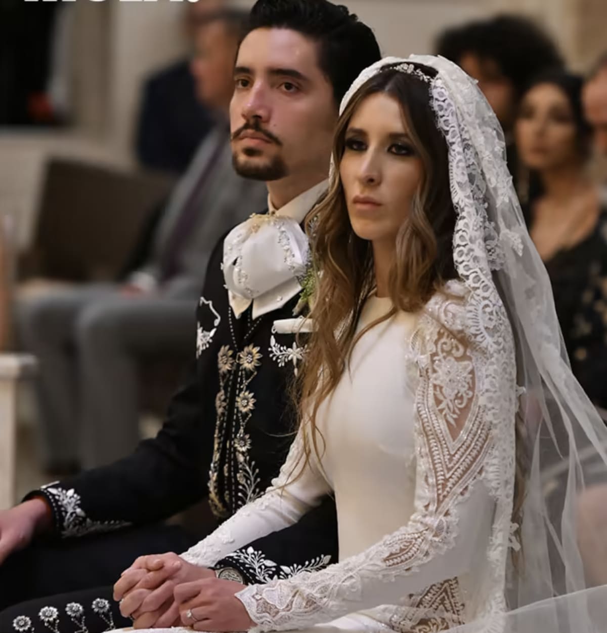 Después de varios meses de posponer la boda, Alex Fernández y Alexia se dieron el sí frente a Dios. - Créditos: ¡Hola!