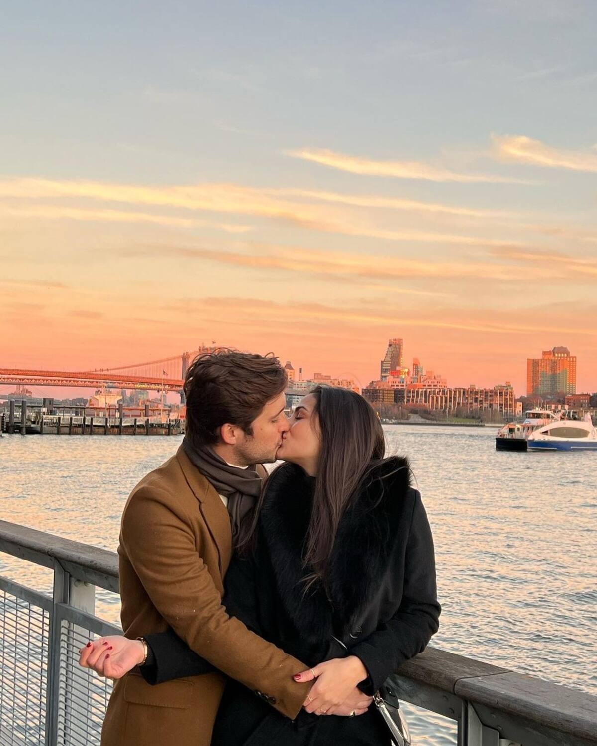 Diego Boneta celebra el cumpleaños de su novia, Renata Notni - Créditos: Instagram