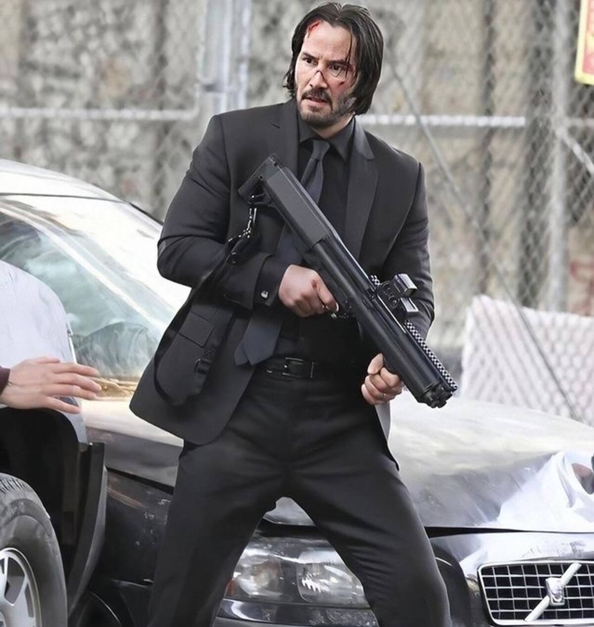 Difunden video de Keanu Reeves ayudando a la producción de 'John Wick 4' - Créditos: Instagram: @keanureevesofflcial_
