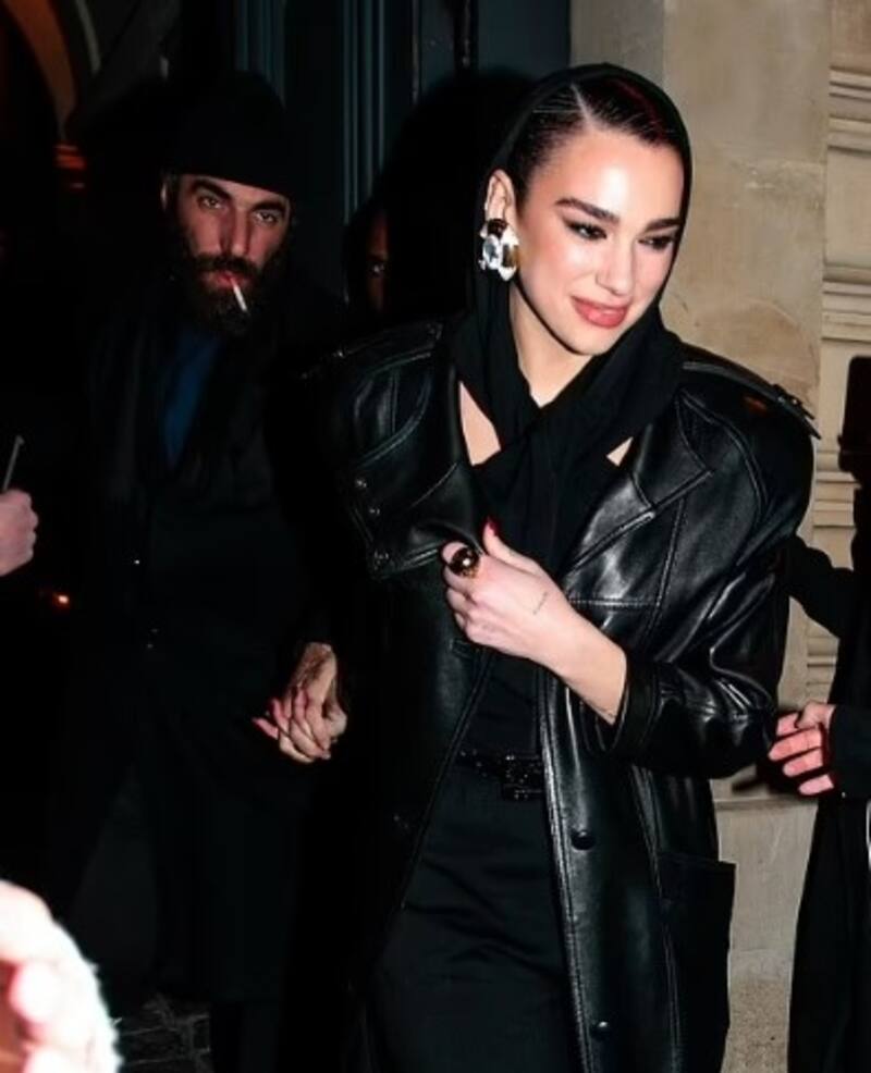 Dua Lipa estrena novio cineasta en la Semana de la Moda en París La cantante sale del desfile junto a su pareja - Créditos: Instagram