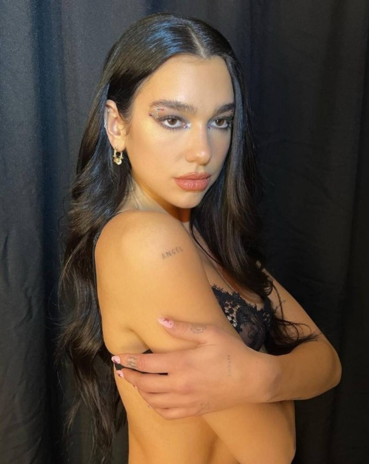 Dua Lipa fue la última en enterarse que su padre negociaba con los qataríes. - Créditos: Instagram