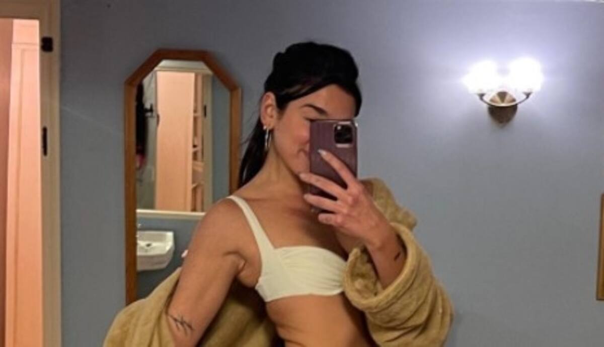 Dua Lipa regala audaces y alegres fotos previas a Navidad La cantante y una selfie de vacaciones - Créditos: Instagram