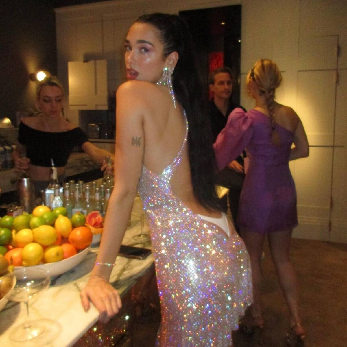 Dua Lipa saca provecho de su buena anatomía para lucir reveladores outfits - Créditos: Instagram
