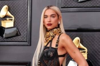El look de Dua Lipa en los Grammy está inspirado un diseño que usó Donatella Versace