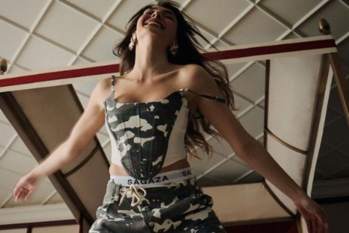 La actriz turca exhibió parte de la sesión fotográfica de su reportaje en Harper's Bazaar Turquía.