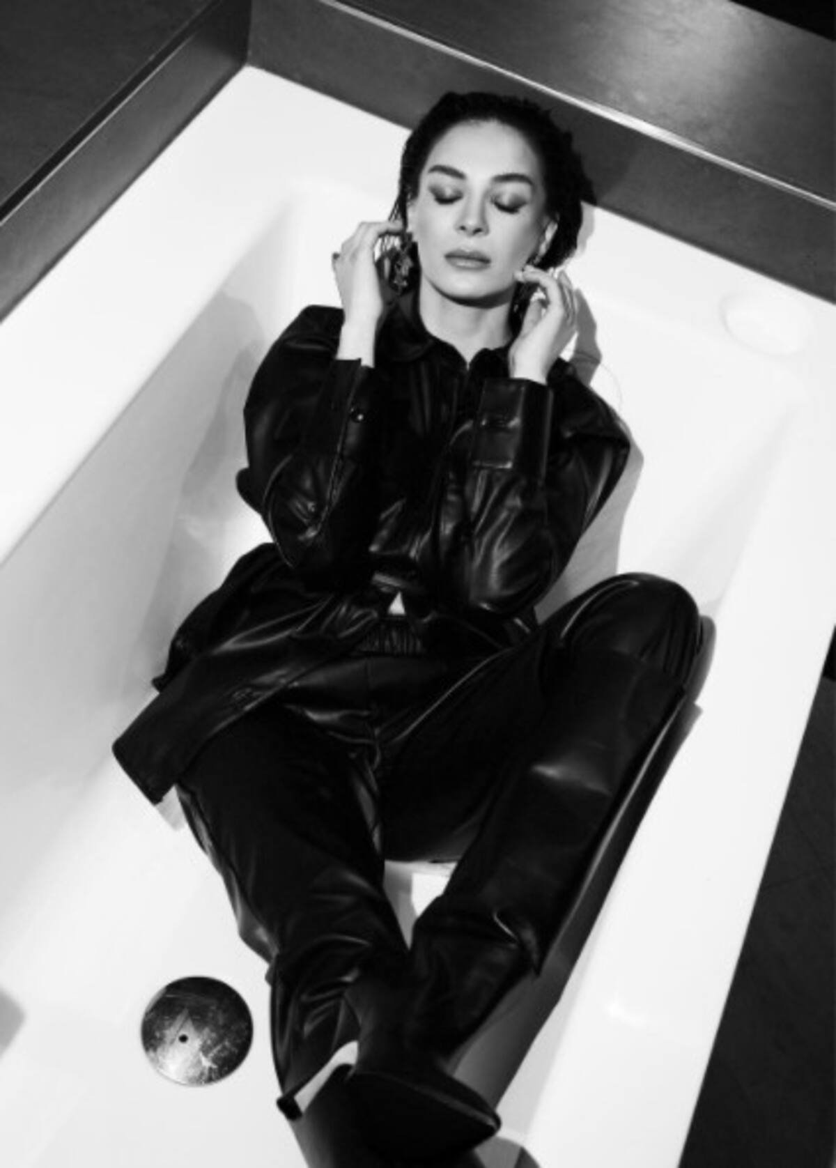 Ebru Sahin, de Hercai, se vuelve a lucir en backstage como modelo de élite - Créditos: Instagram
