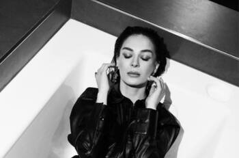 Ebru Sahin, de Hercai, se vuelve a lucir en backstage como modelo de élite