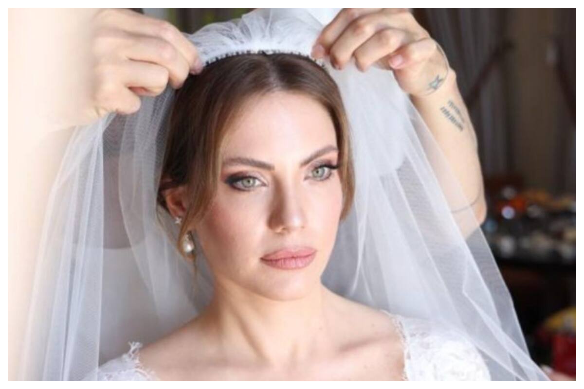 Eda Ece le agregó a su nombre el apellido de su esposo, el basquetbolista Bugrahan Tuncer. Ahora, en redes sociales el nombre de la actriz es Eda Ece Tuncer.