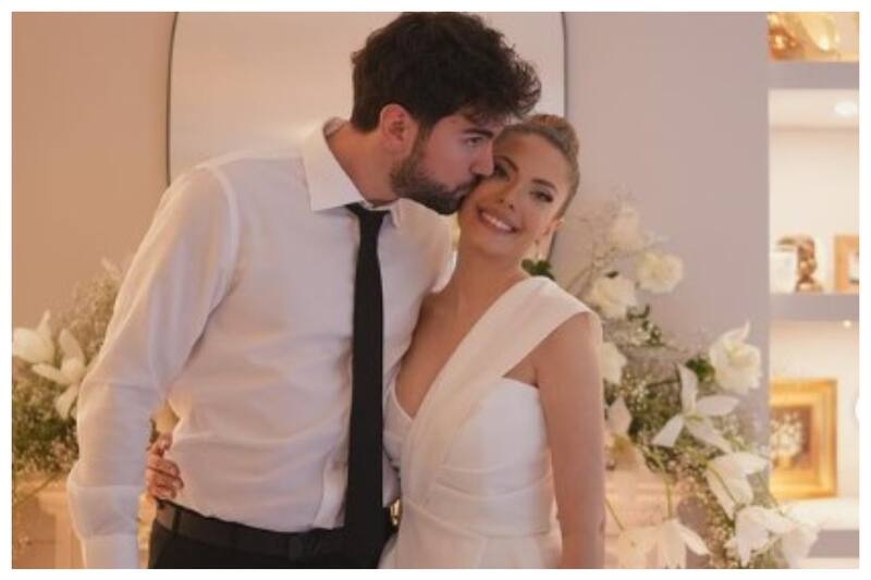 La pareja se comprometió en la casa de la actriz turca, convertida en una celebridad por su rol de Yildiz en Pecado original (Fruto prohibido o Pasión prohibida, en otros países).