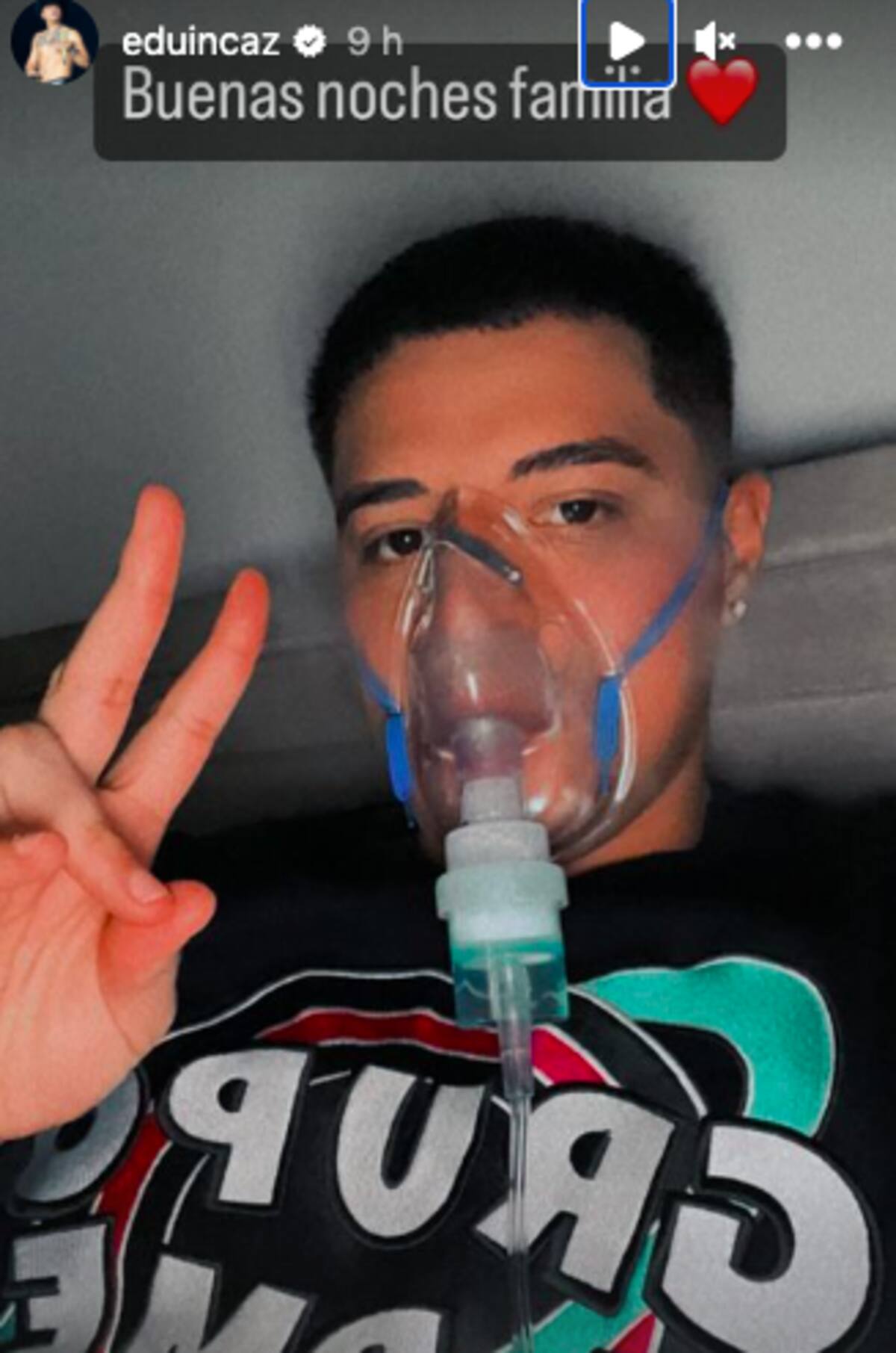 Eduin Caz aparece con mascarilla de oxígeno - Créditos: Instagram