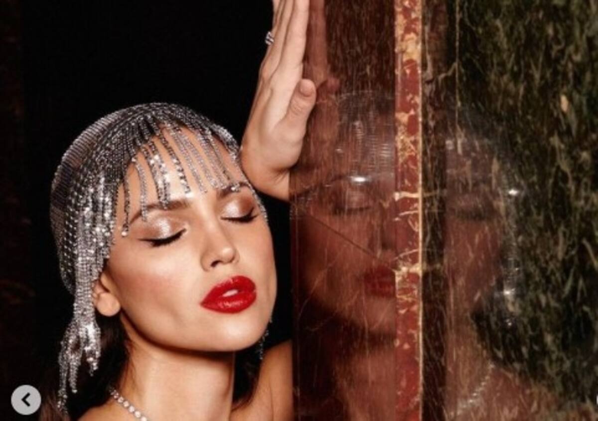 Eiza González encandiló en evento de famosos; mira cómo agradeció La actriz mexicana, figura en los Fashion Awards - Créditos: Instagram