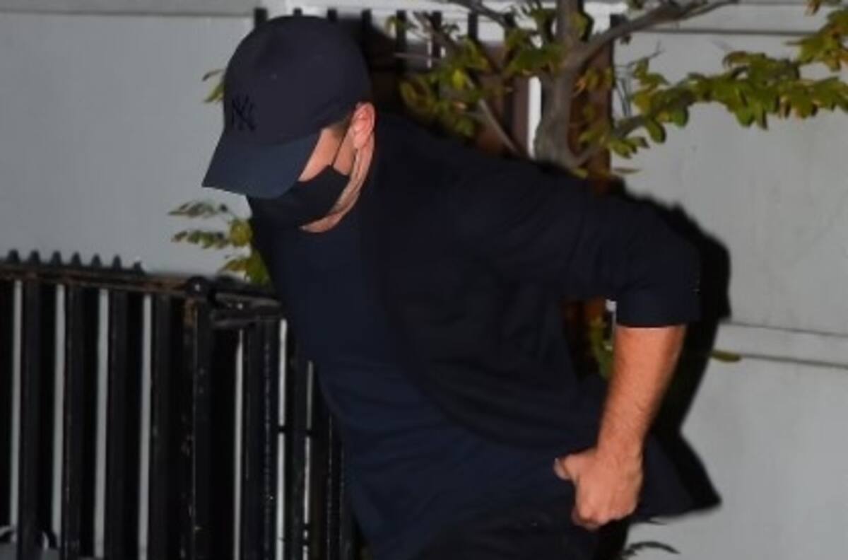 Leonardo DiCaprio trata de pasar inadvertido en la exclusiva fiesta de Anna Wintour