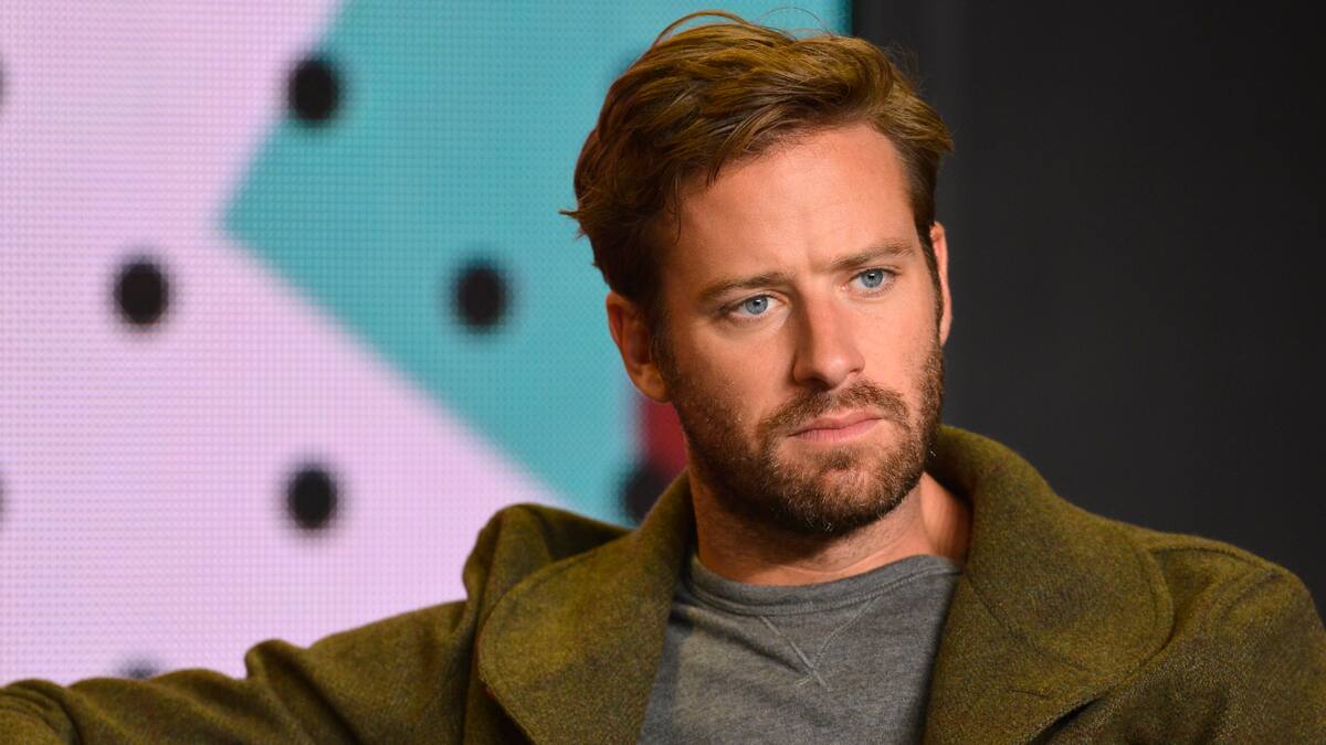 Armie Hammer revela que deseó ser comido por tiburones o ahogarse en el mar