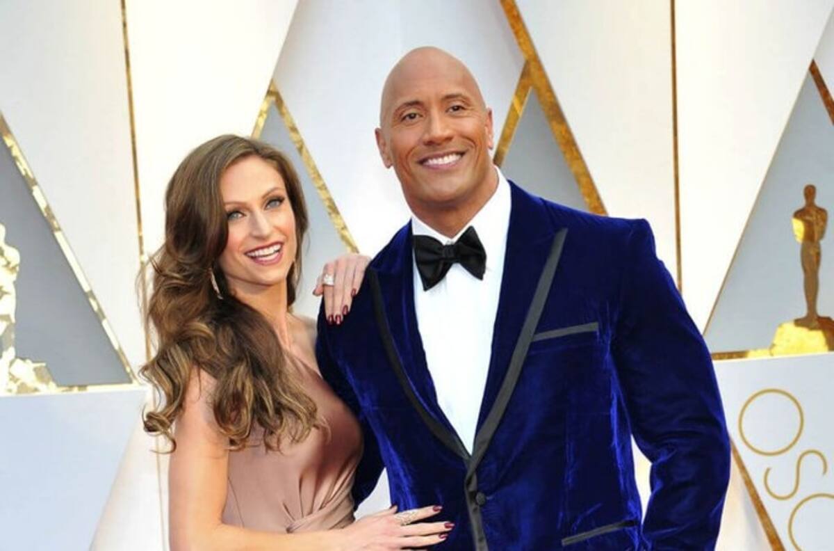 Dwayne Johnson se emociona hasta las lágrimas al oír a su esposa cantar