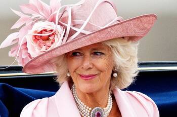 El ancestro que comparte la reina Camila con famosas cantantes