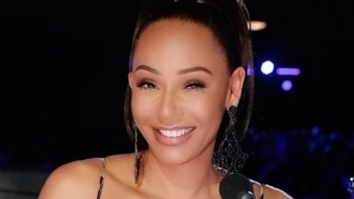 El bochorno de Mel B con su escote cuando el príncipe William le entregó medalla real