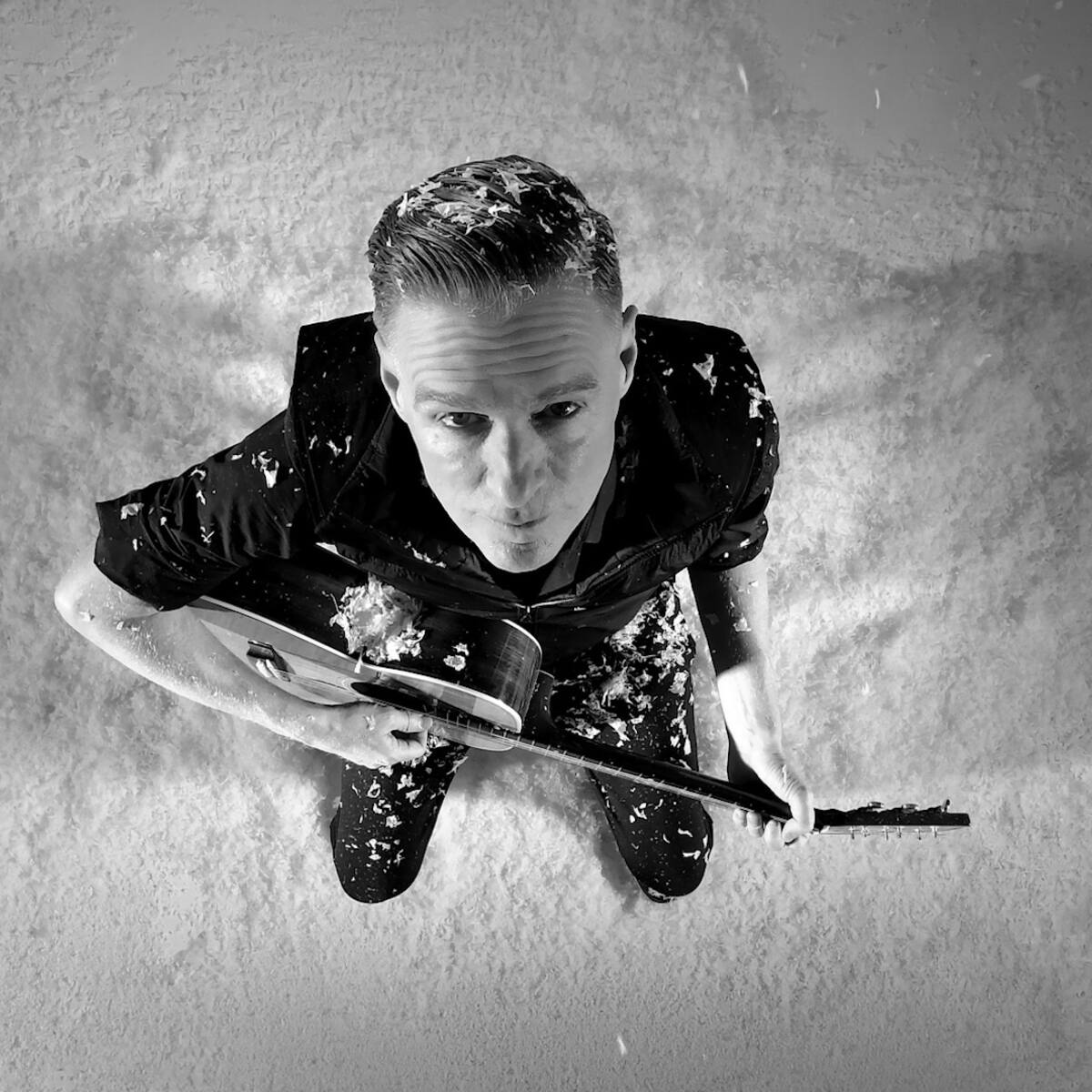 El cantante en menos de un mes se ha contagiado de Covid - Créditos: Twitter