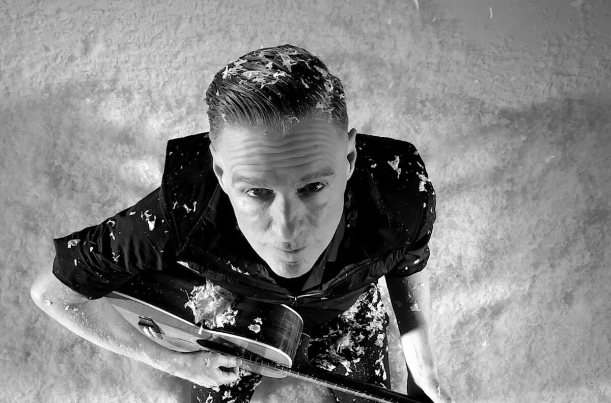 Bryan Adams vuelve a dar positivo a Covid en menos de un mes