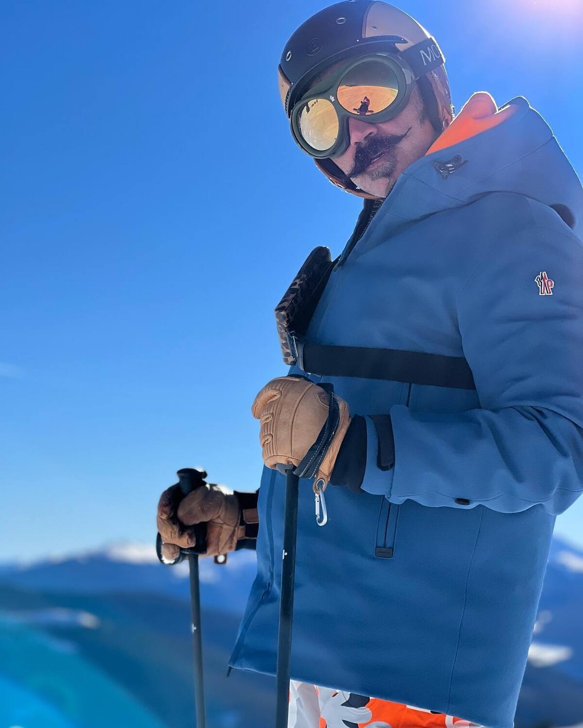 El cantante ha impresionado a sus fans por el cambio de look - Créditos: Facebook