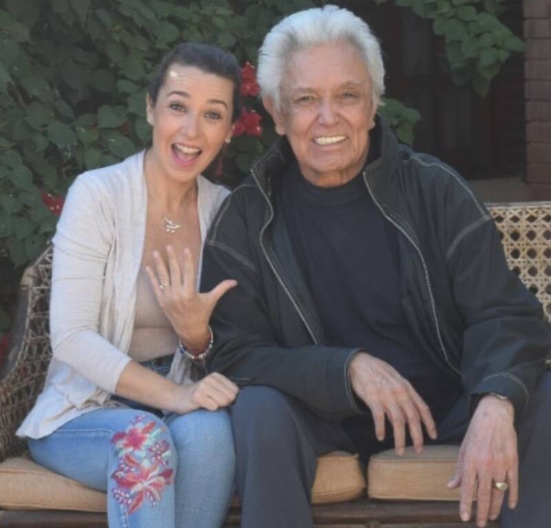 El cantante y su novia llegarán al altar en 2022 - Créditos: Instagram