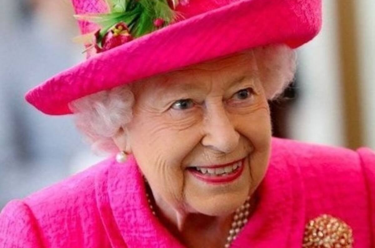 El destino de los osos Paddington, flores, mensajes y dibujos tributados a la reina Isabel II