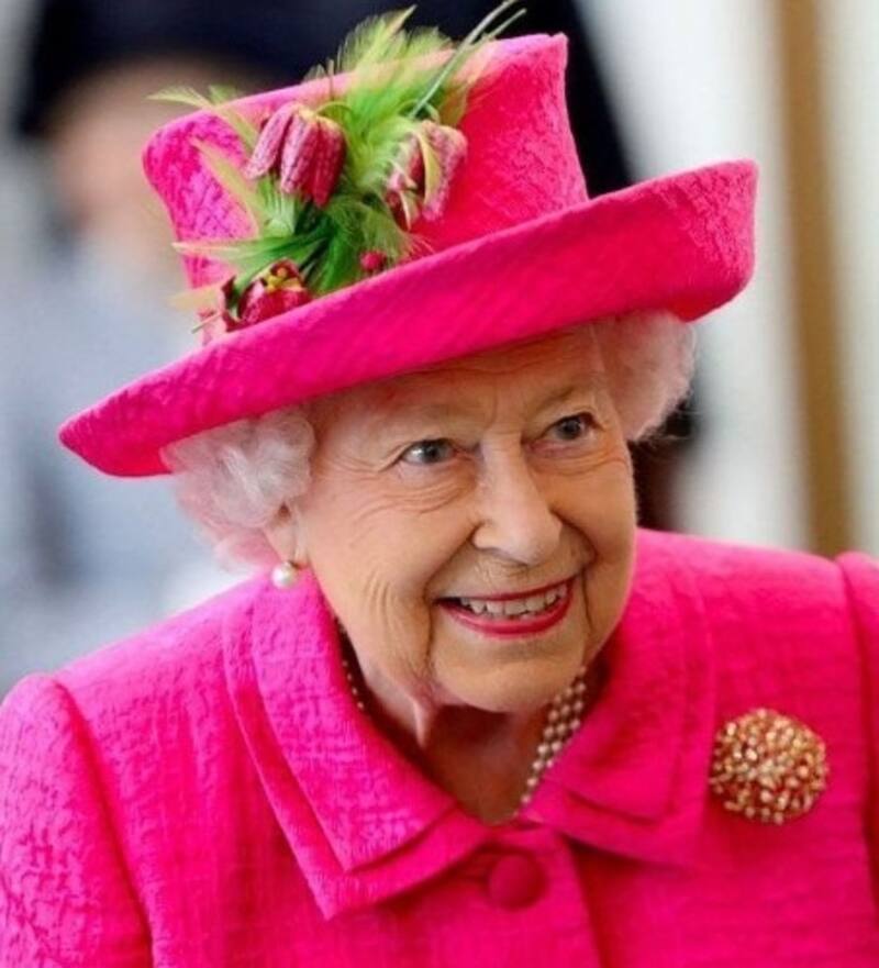 El destino de los osos Paddington, flores, mensajes y dibujos tributados a la reina Isabel II Los tributos a la fallecida reina están en análisis - Créditos: Instagram