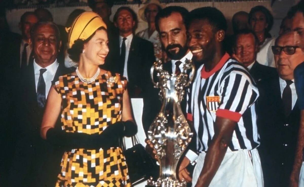El día que Pelé conoció a la Reina Isabel II y le hizo una petición inusual a la monarca - Créditos: Instagram