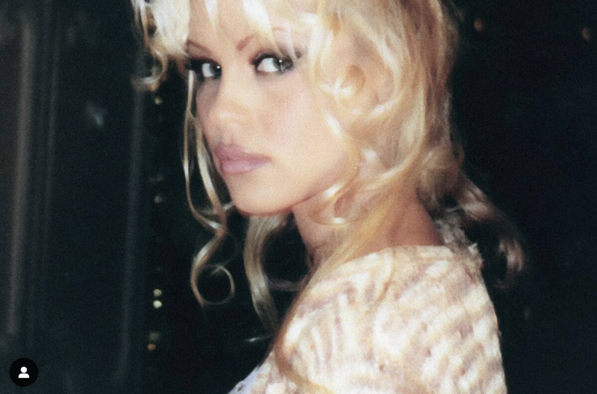 Una foto muestra a Pamela Anderson irreconocible para el documental sobre su vida