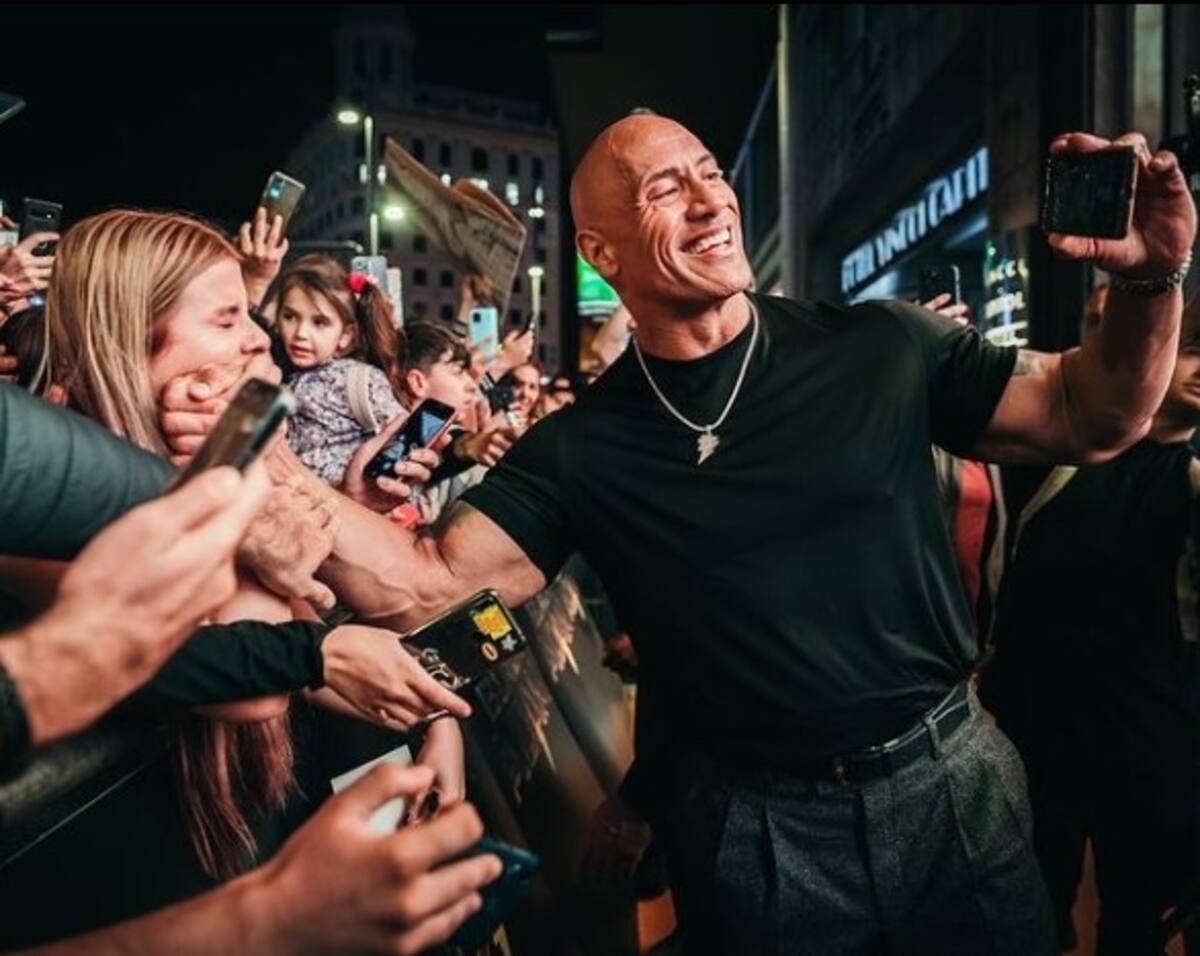 El encantador momento que Dwayne Johnson, "La Roca", grabó para darle un ejemplo a sus hijas El actor estadounidense quiso predicar con el ejemplo - Créditos: Instagram