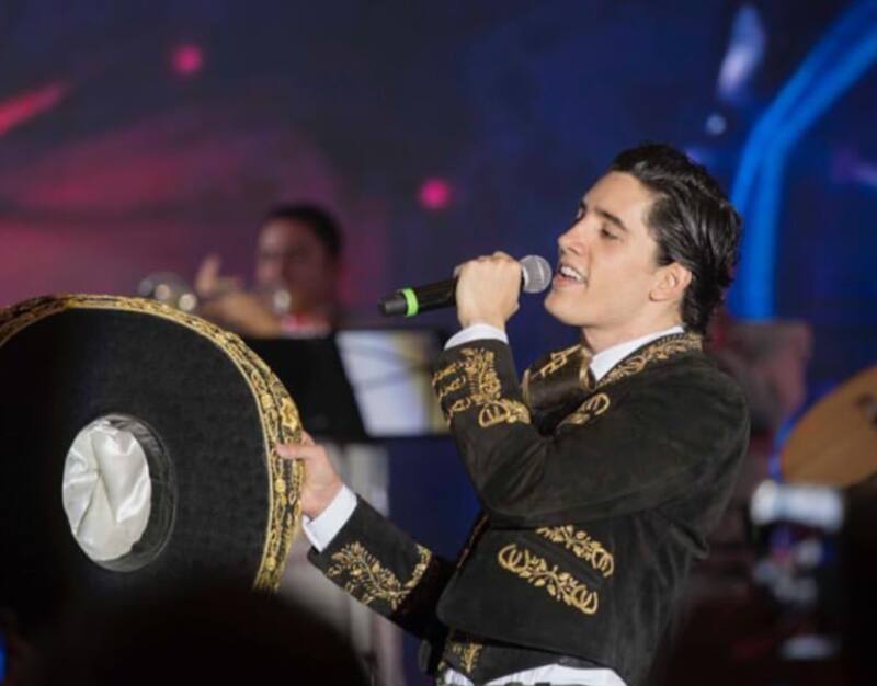 El error de Alejandro Fernández Jr. en el Himno Nacional - Créditos: TWITTER