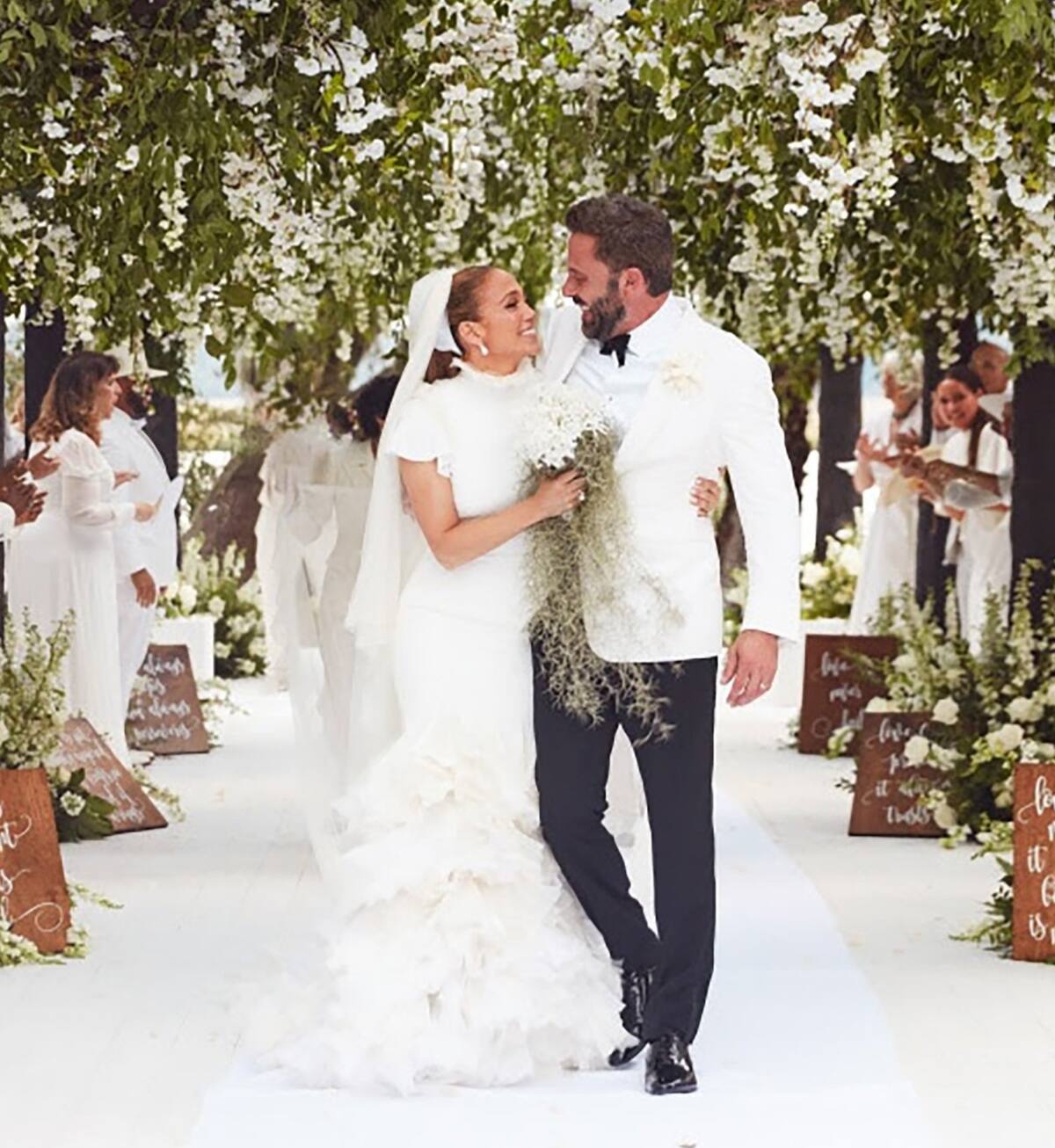 El experto en amor aprovechó el Día de San Valentín para entregar los consejos que antes recibieron sus famosos clientes - Créditos: Twitter