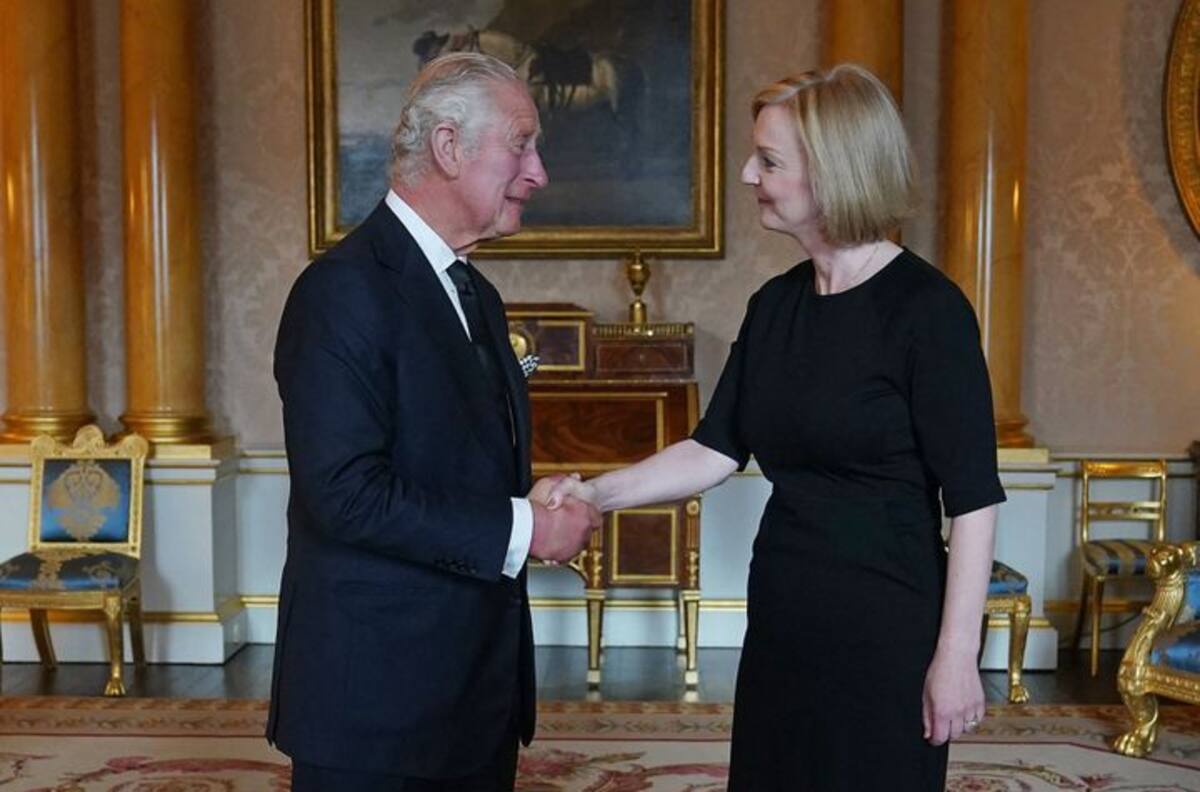 El extraño recibimiento de Carlos III a la Primera Ministra, Liz Truss