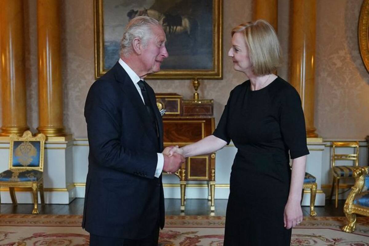 El extraño recibimiento de Carlos III a su primera ministra, Liz Truss - Créditos: Instagram