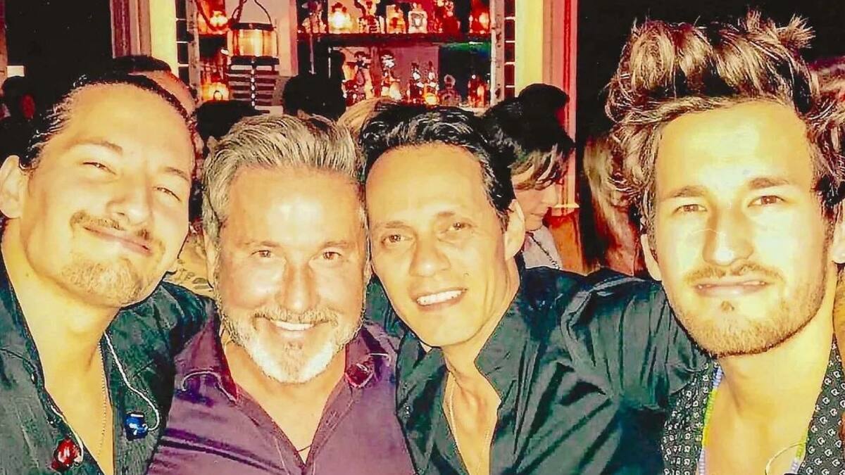 Restaurante de Montaner cerró por adeudos de miles de dólares, apuntan informes