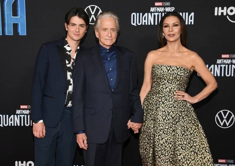 El hijo de Michael Douglas y Catherine Zeta-Jones los acompañó - Créditos: Twitter