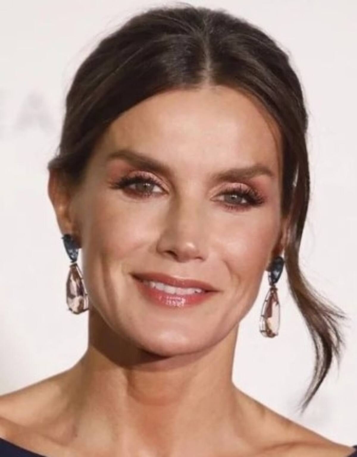El inesperado diseño que lució la reina Letizia y que delató una tonificada parte de su cuerpo Reina Letizia sigue siendo admirada por su belleza y estilo - Créditos: Instagram