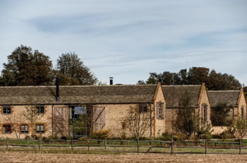 El motivo por el que David y Victoria Beckham huyen de su casa de ensueño