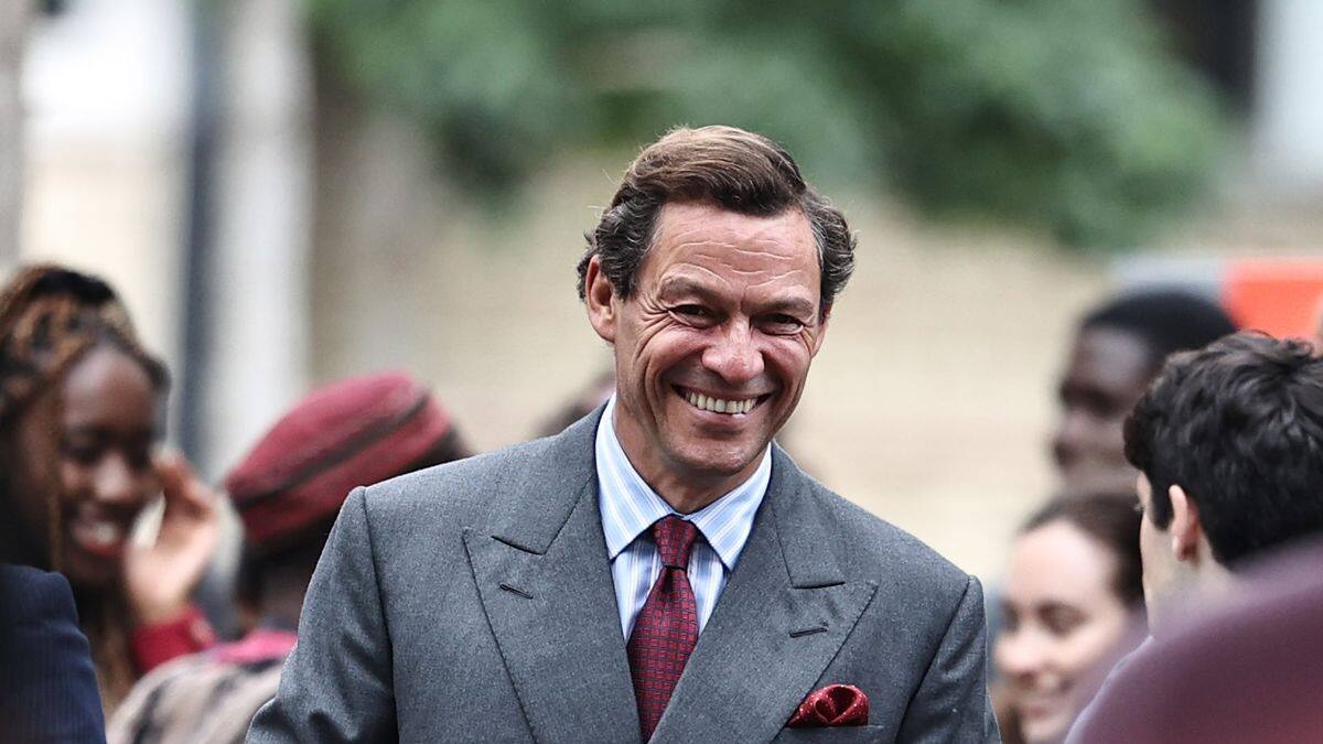 Rey Carlos III le dio su autorización al actor que lo interpreta