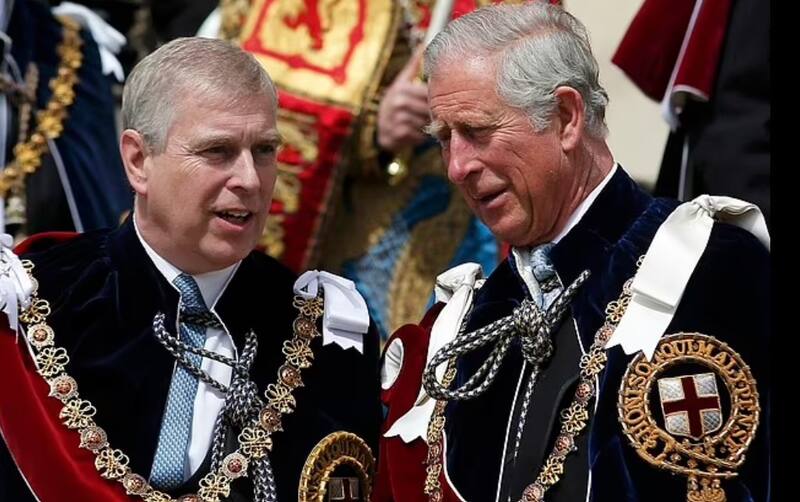 El príncipe Andrés está indignado con el Rey Carlos III. - Créditos: Daily Mail